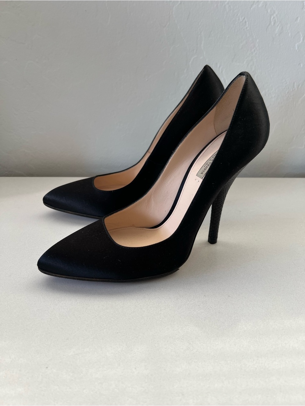 Bottega Veneta Black Satin Pumps Size 39